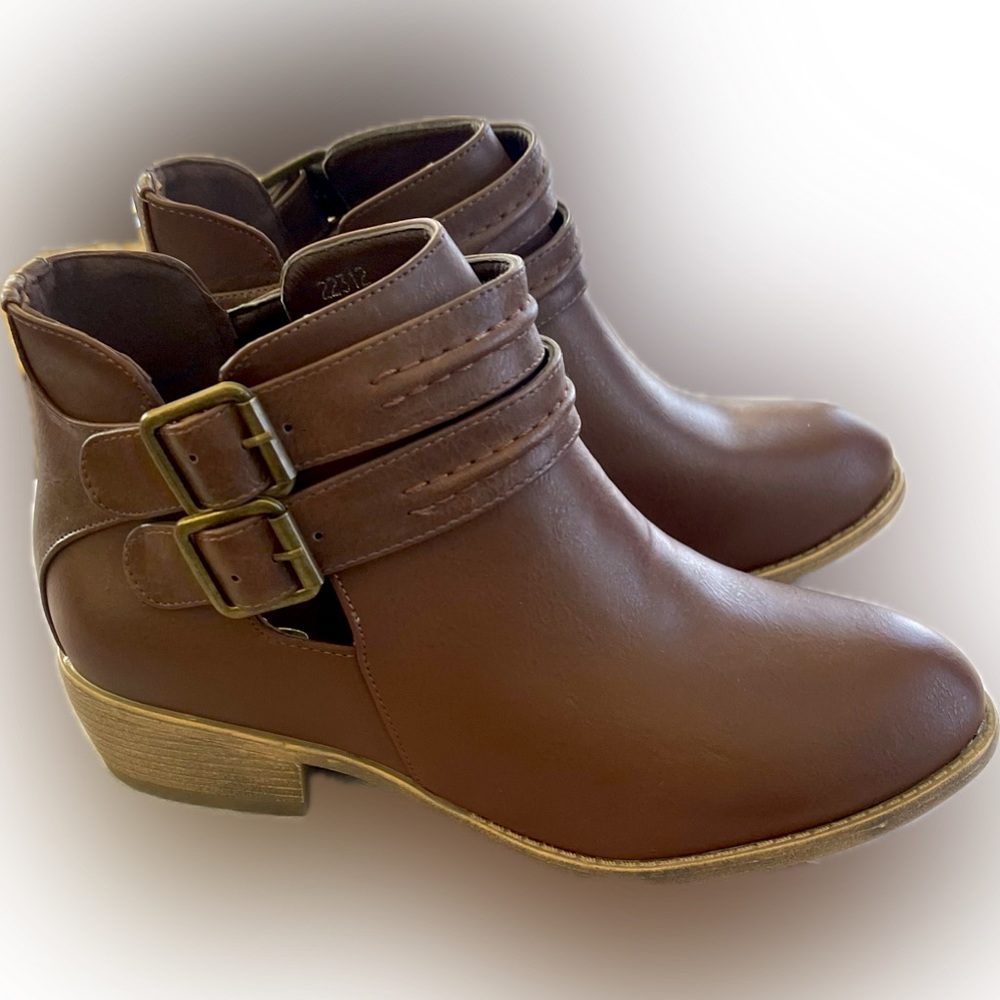 Women’s JG Booties, size 8 in Brown-Brand New!